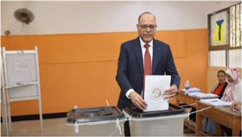 وزير العمل يدلي بصوته في انتخابات مجلس الشيوخ 2025