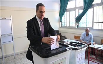 الأمين العام لمجلس النواب يدلي بصوته في انتخابات مجلس الشيوخ 2025