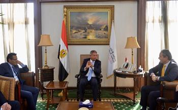 رئيس الأعلى للإعلام يعقد اجتماعًا مع نقيبي الإعلاميين والصحفيين ورئيس رابطة النقاد الرياضيين