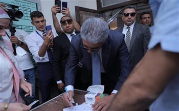 وزير السياحة والآثار يدلي بصوته في انتخابات مجلس الشيوخ 2025 بالتجمع الخامس