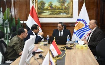 محافظ قنا يترأس غرفة العمليات الرئيسية لمتابعة انتخابات مجلس الشيوخ 2025