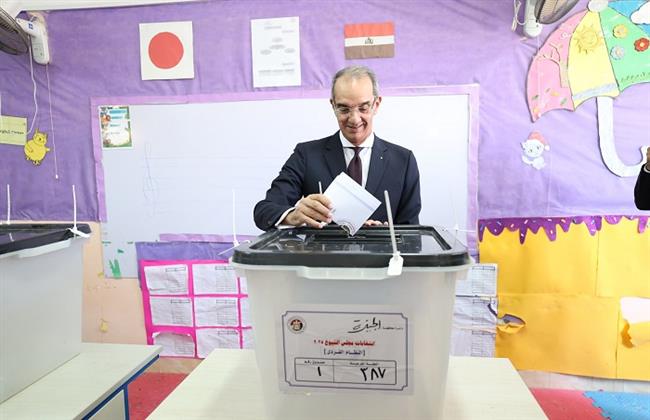 وزير الاتصالات يدلي بصوته في انتخابات مجلس الشيوخ 2025 بالشيخ زايد