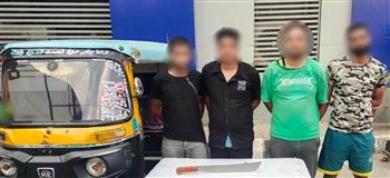 كشف ملابسات فيديو تعدى شخص على آخر واختطافه داخل "توك توك" بالقاهرة
