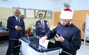 وزير الأوقاف يدلي بصوته في انتخابات مجلس الشيوخ ويحث على المشاركة الوطنية