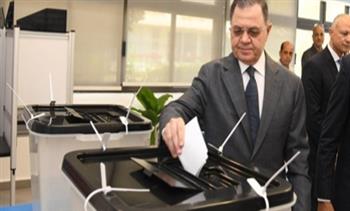 وزير الداخلية يدلي بصوته في انتخابات مجلس الشيوخ 2025
