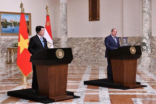 الرئيس السيسي: توقيع مذكرتي تفاهم بين مصر وفيتنام في مجالي التنمية المحلية والاقتصادية