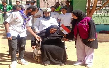 وزارة الشباب والرياضة: جوالة مراكز شباب أسيوط تساهم في مساعدة الناخبين 