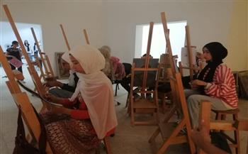 "مشروع فنان".. ورشة "الرسم والتصوير" بمجمع 15 مايو لتنمية المواهب التشكيلية