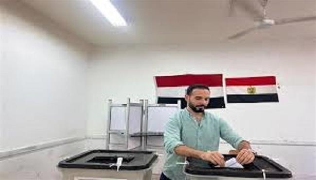 الفنان عزوز عادل يدلي بصوته في انتخابات مجلس الشيوخ