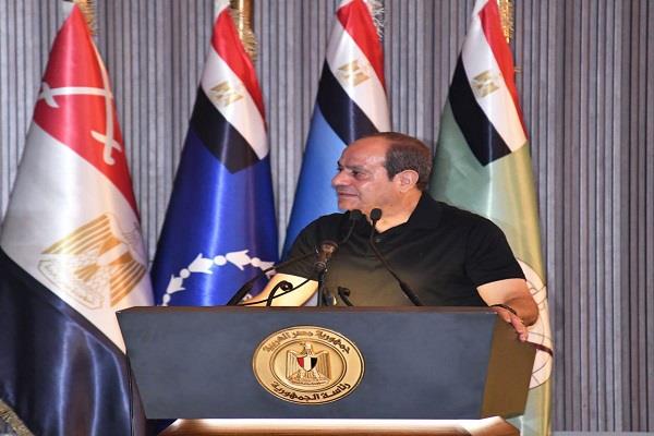 «يقدمون دورًا عظيمًا»..  الرئيس السيسي يشيد بأعضاء هيئة تدريس الأكاديمية العسكرية