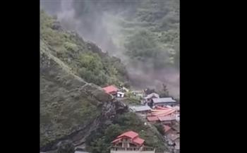 فيديو.. سيول عارمة تجرف قرية هندية وتدمّر المنازل في لحظة
