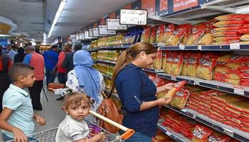 من المحال إلى الأسواق.. مطالب بتخفيف الأعباء على التاجر ليشعر المواطن بفرق الأسعار