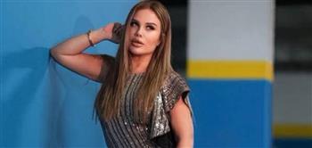 نيكول سابا بفستان لامع من كواليس "خد هنا" 