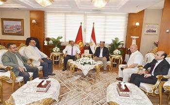 محافظ بورسعيد يناقش آليات التعاون العاجلة مع الشركة لتوصيل المياه لعدد من المناطق بقرى الجنوب 