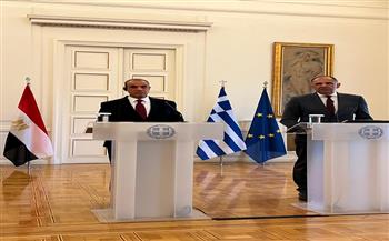 وزير الخارجية يؤكد لنظيره اليوناني أهمية سرعة تنفيذ مشروع الربط الكهربائي بين البلدين