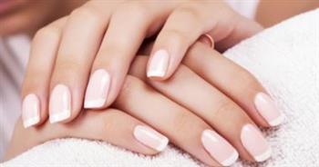 4  علامات لصدفية الأظافر
