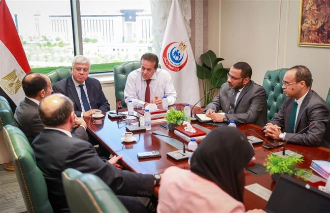 وزير الصحة والسكان يناقش مع وزير التعليم العالي  تعزيز التعاون في مجال البحث العلمي لعلاج الأورام