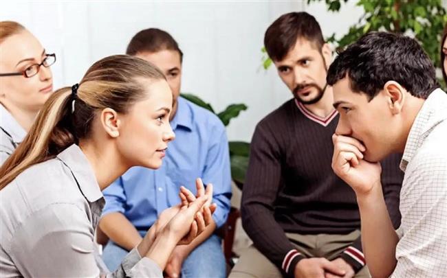 تجنباً للإحراج.. 8 مواقف يكون فيها الصمت أو تغيير الموضوع أفضل رد