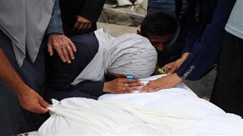 استشهاد 9 فلسطينيين وإصابة آخرين من منتظري المساعدات شمال رفح ووسط غزة