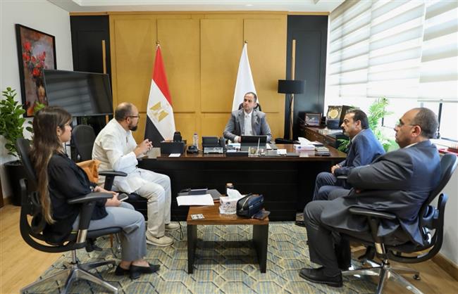 "الصحة" تبحث تعزيز السياحة العلاجية وتكرار تجربة المنتجع الاستشفائي بأسوان   