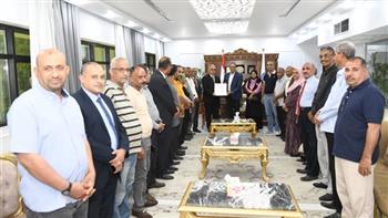 محافظ قنا يكرم وكيل وزارة التضامن السابق تقديرًا لجهوده المتميزة  