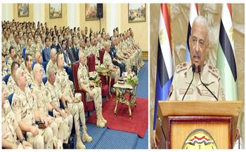 وزير الدفاع والإنتاج الحربي يلتقى بعدد من مقاتلي المنطقة الجنوبية العسكرية‎ 