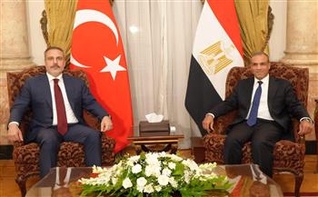 وزير الخارجية المصري يبحث مع نظيره التركي تعزيز العلاقات الثنائية والقضايا الإقليمية 