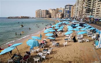 الإسكندرية في موسم الصيف.. إقبال غير مسبوق وشواطئ تحتاج لـ"التزام الزوار"