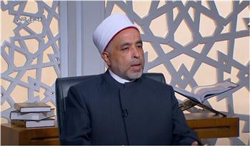 أمين الفتوى يوضح حكم قراءة القرآن والتسبيح دون حجاب 