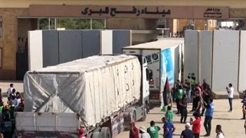 قافلة المساعدات الإنسانية الـ27 تدخل إلى الفلسطينيين بقطاع غزة