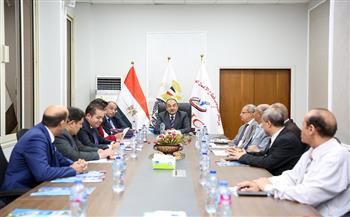 محمد شيمي يتفقد مركز معلومات قطاع الأعمال العام بالمعادي