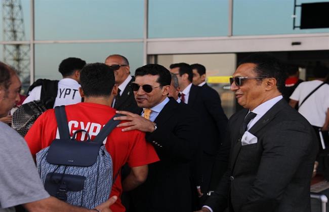 وزير الشباب والرياضة يستقبل بعثة المنتخب الوطني في القاهرة