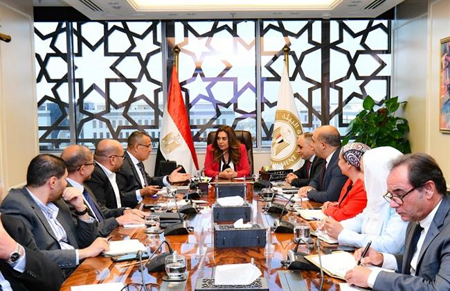 منال عوض تجتمع مع محافظ جنوب سيناء للاطلاع على آخر مستجدات تنفيذ مشروعات التطوير البيئي