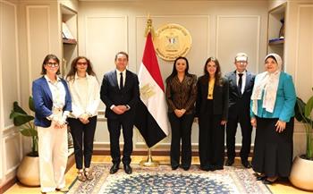 وزيرة التضامن الاجتماعي تلتقي السفير الفرنسي بالقاهرة