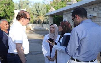 نائب وزير الصحة يتفقد وحدتي صحة "55" ووحدة صحة "الأسرة المنيرة" في الخارجة 