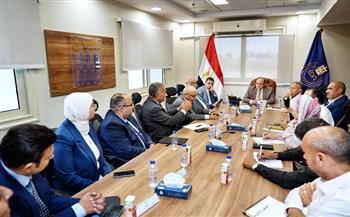 رئيس هيئة الدواء يبحث مع ممثلي جهاز الدمغة الطبية سبل دعم الصناعة الوطنية