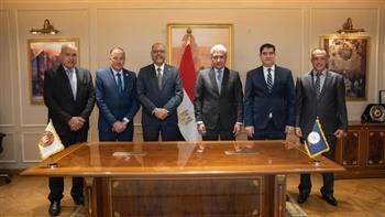 وزيرا السياحة والعمل يوقعان بروتوكول تعاون بشأن شروط وضوابط الترخيص لوحدات الإقامة الفندقية