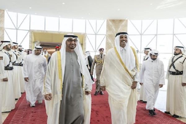 أمير قطر ورئيس الإمارات يبحثان مستجدات الأوضاع الإقليمية والدولية