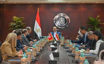 وزير الاستثمار يبحث مع رئيس الاتحاد التونسي للصناعة والتجارة سبل تعزيز التعاون التجاري