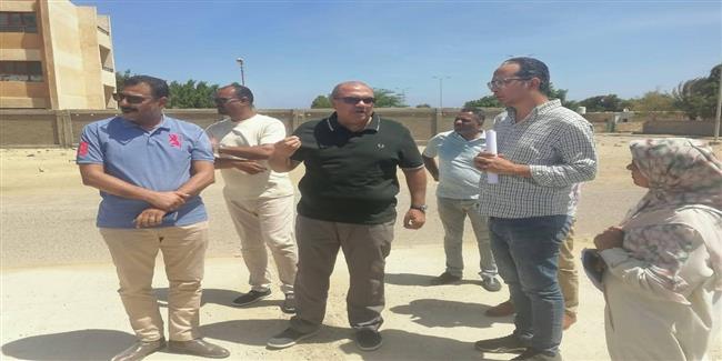رئيس مدينة مرسى علم يتفقد محيط المدارس لتحديد مواقع المطبات الصناعية