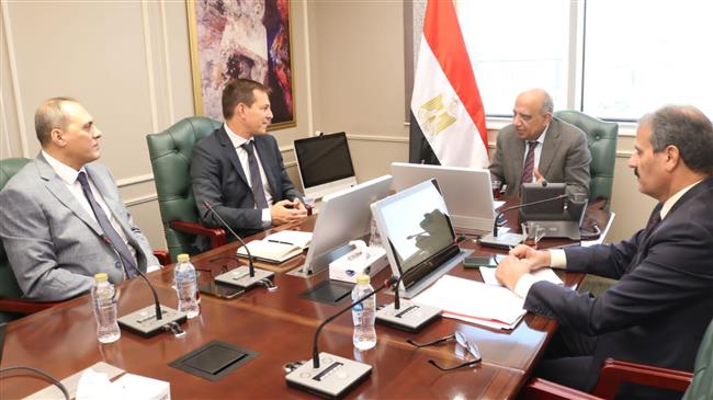 وزير الكهرباء يبحث مع شنايدر إليكتريك مستجدات تنفيذ مبادرة تحسين كفاءة استخدام الطاقة