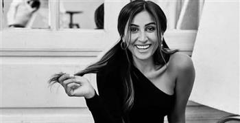 دينا الشربيني بالأبيض والأسود