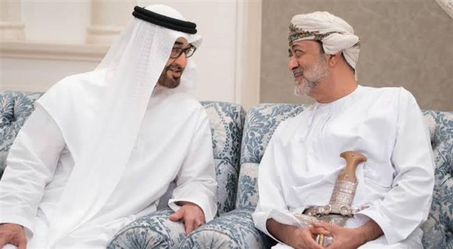 الشيخ محمد بن زايد يصل صلالة في زيارة أخوية والسلطان هيثم في مقدمة مستقبليه