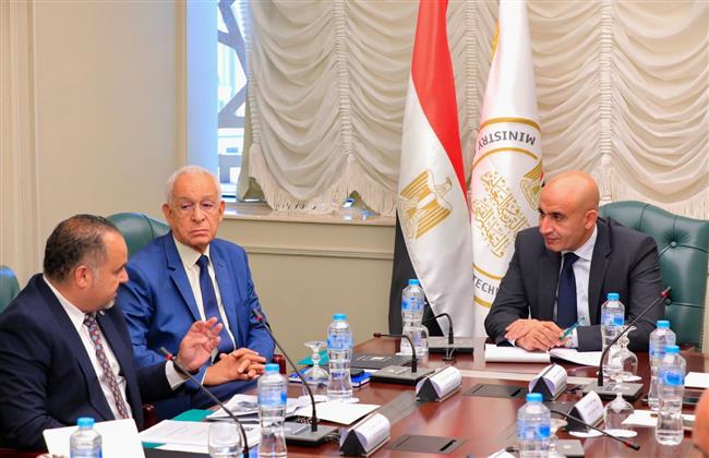 وزير التعليم يلتقي بوفد من مؤسسة «مصر الخير» لبحث تعزيز التعاون المشترك