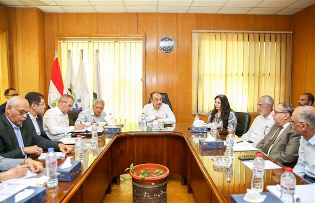 وزير قطاع الأعمال: توطين صناعة المواد الخام والأدوية البيولوجية داخل المصانع لأول مرة
