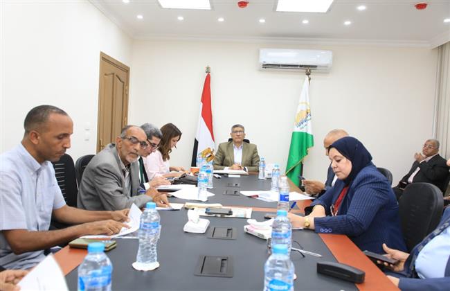 محافظ الجيزة يترأس اجتماع اللجنة العليا للإعلانات لبحث تعظيم الموارد