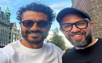 خالد النبوي يحتفل بعيد ميلاده برفقة أصدقائه في هولندا