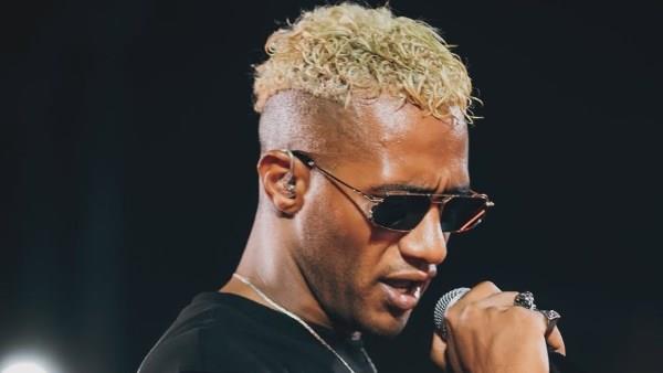 محمد رمضان يسخر من كاردي بي بعد وقفتها على السيارة: "مش هسيب حقي"
