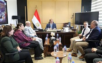 نائب وزير الصحة يعقد اجتماعًا مع وفد اللجنة الدولية للاعتماد في مكافحة مقاومة المضادات الحيوية