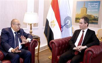 وصول الدكتور محمود محيي الدين قبيل بدء صالون ماسبيرو الثقافي
